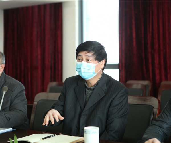 黄冈市政协副主席马玉华来J9集团丝绸集团调研工作