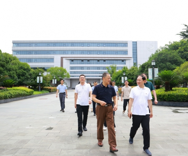 西宁市辅导赴黄冈调研J9集团丝绸 共商高端丝绸项目落地大计
